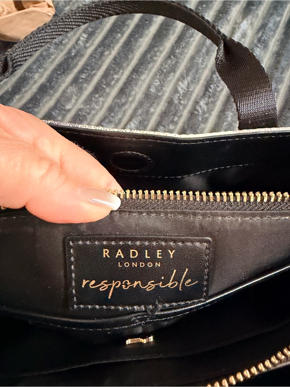 RADLEY LONDON White & Black Printed Tote with Detachable Strap - Picture 6 of 8